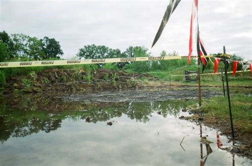 The mud. Looks nice with no one in it. Kind of like a spa!